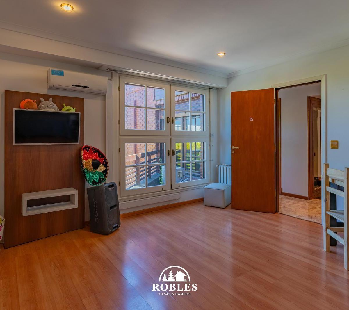 Importante Chalet en Barrio San Carlos 5