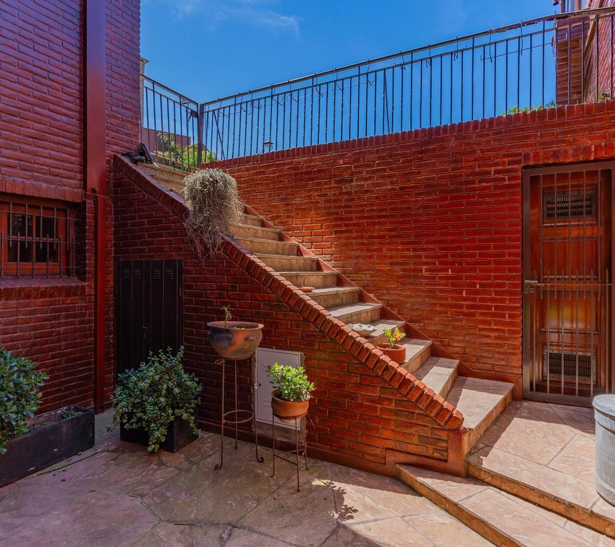 Importante Chalet en Barrio San Carlos 3