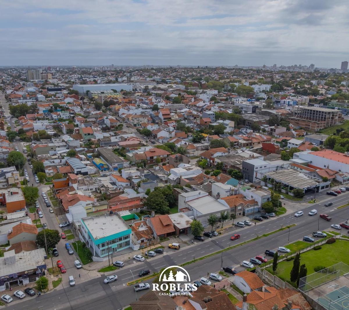 Chalet con Local Comercial Sobre Av Edison. 5