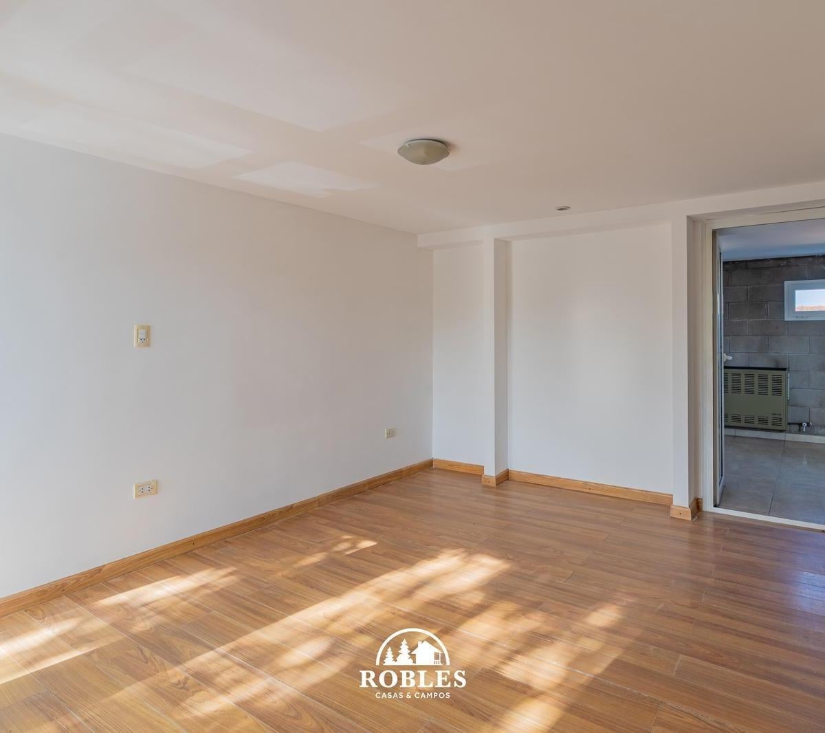 Foto de Local comercial con vivienda sobre Av. Jara, imagen 4