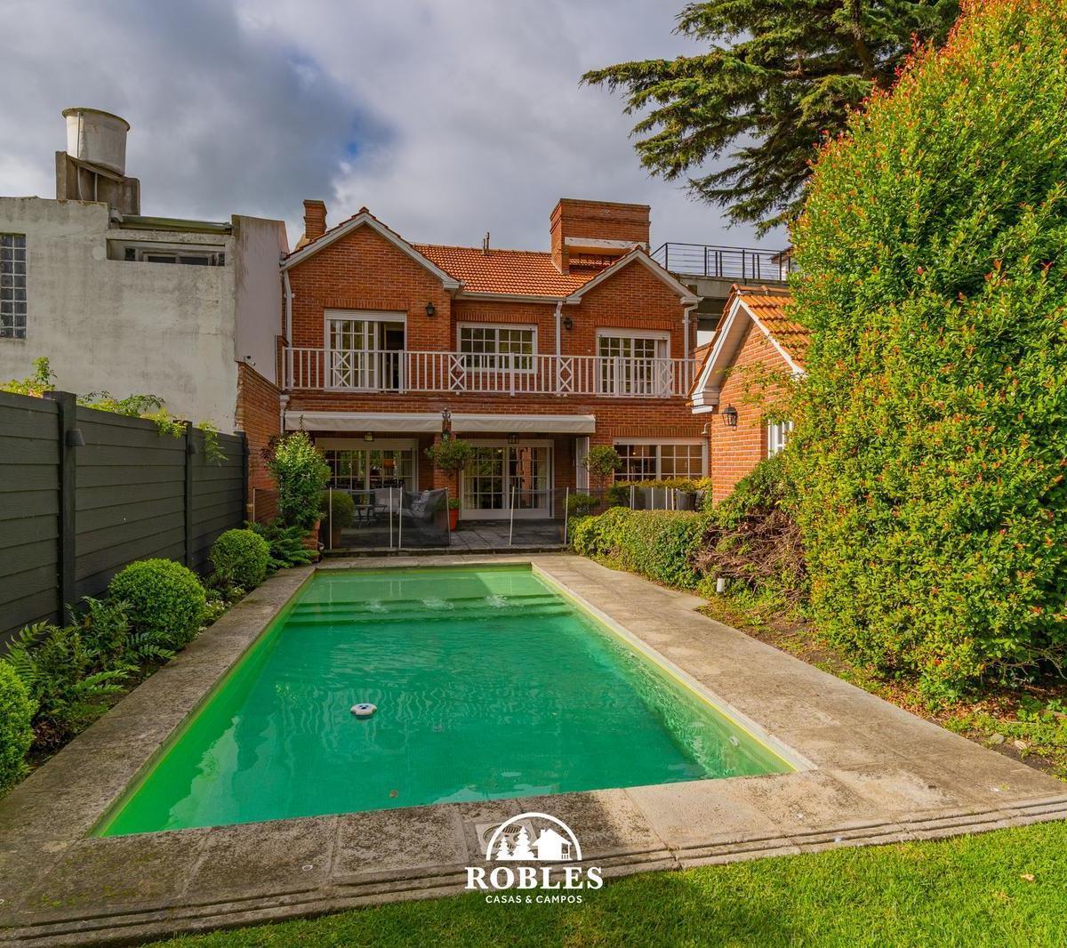 Chalet en El Exclusivo Barrio Los Troncos. 4