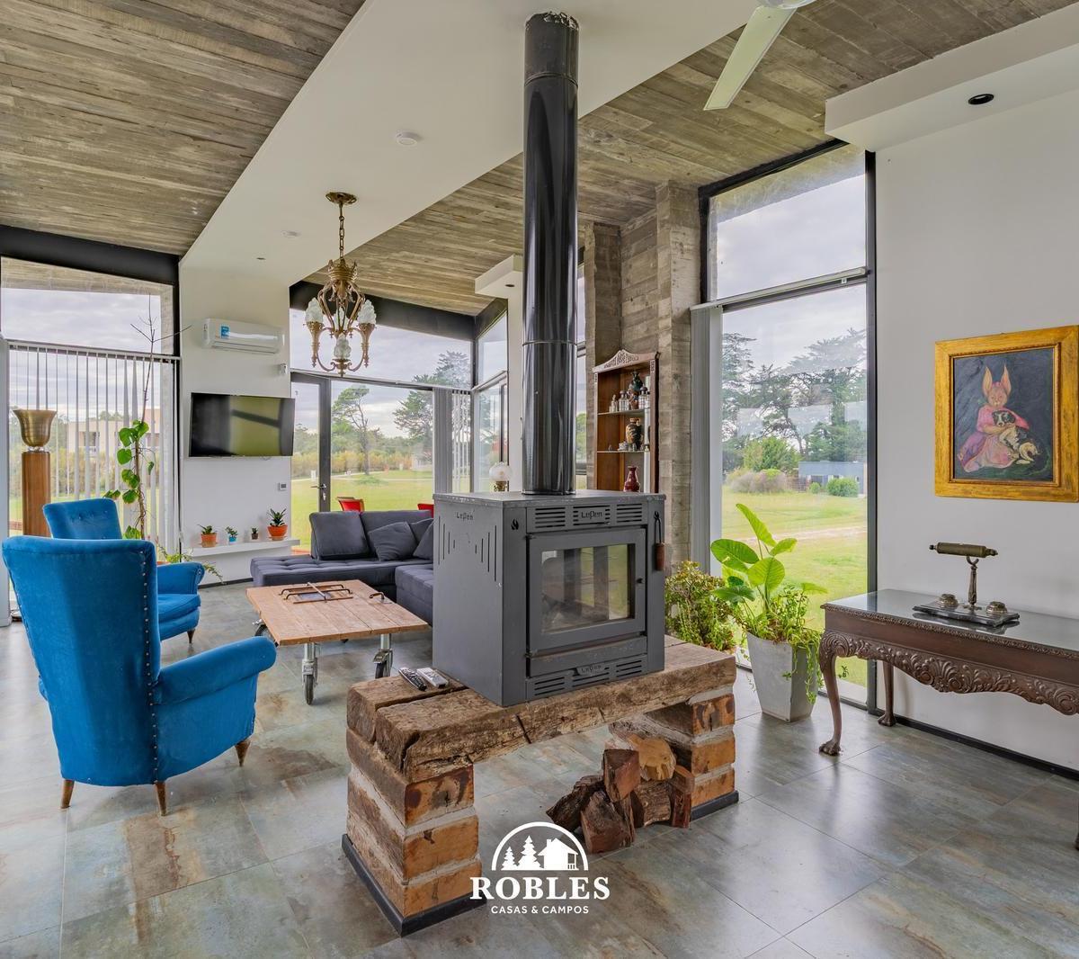 Casa Estilo Moderno en El Barrio Cardon Miramar Links 2
