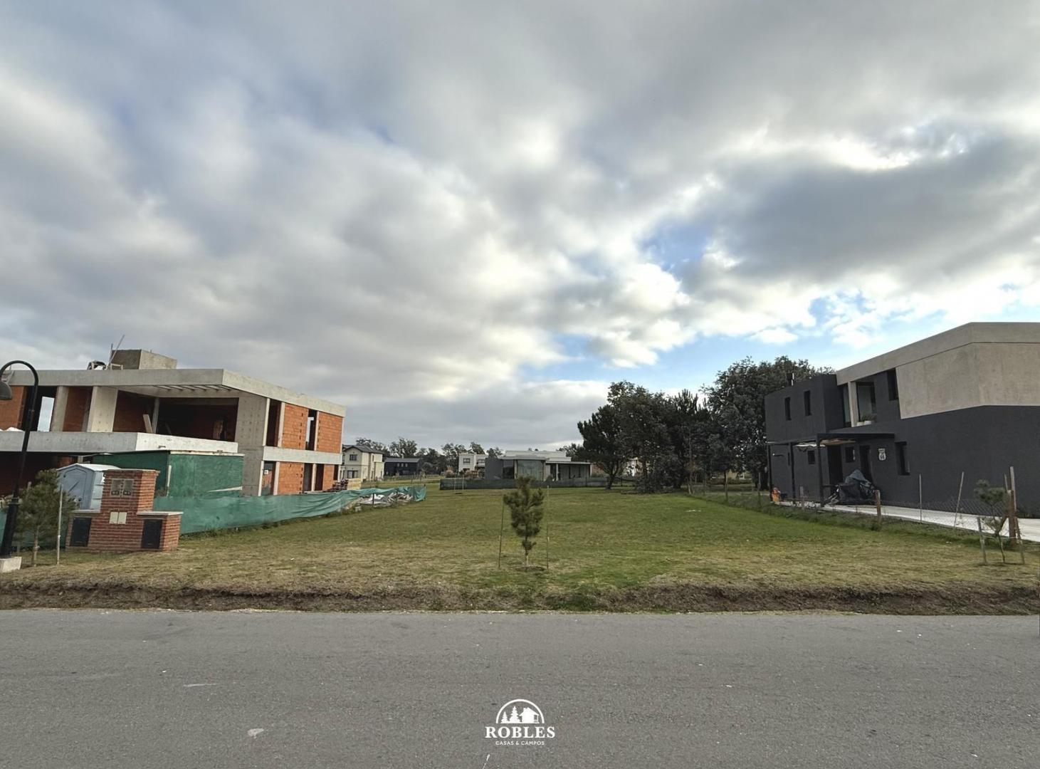 Lote en el excelente barrio privado Casonas del Haras