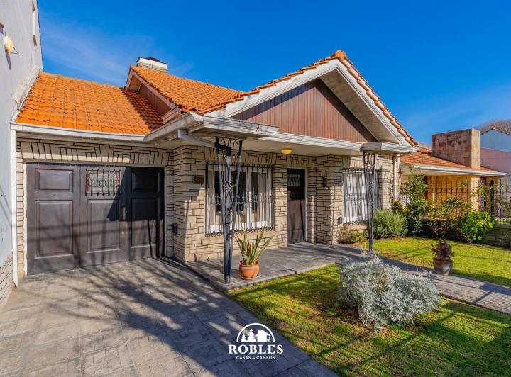 Chalet en el tradicional barrio Parque Luro