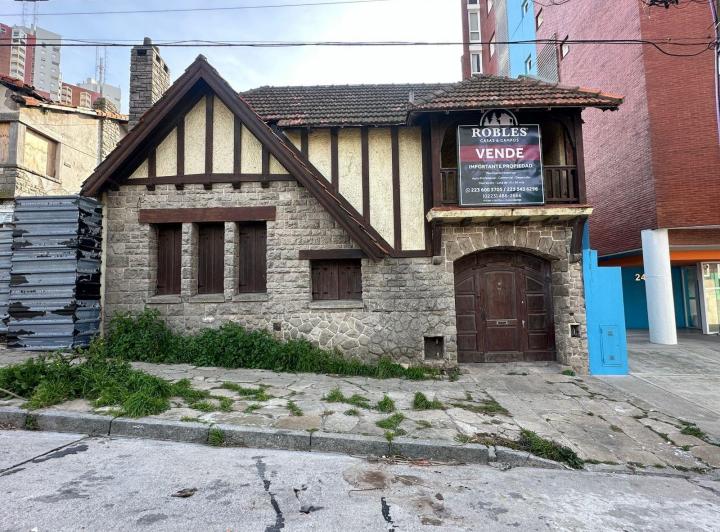 Importante propiedad Patrimonio Histórico, en el excelente barrio Stella Maris.
