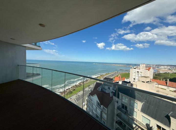 Departamento dos ambientes con excelente vista al mar. 4
