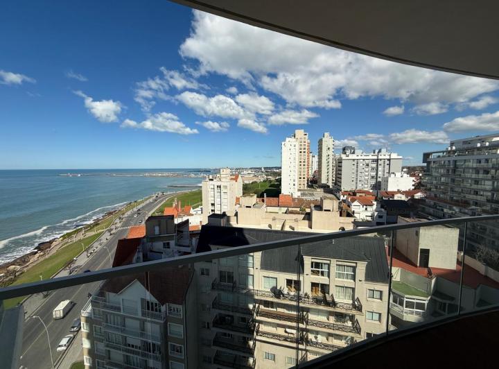 Departamento dos ambientes con excelente vista al mar. 5