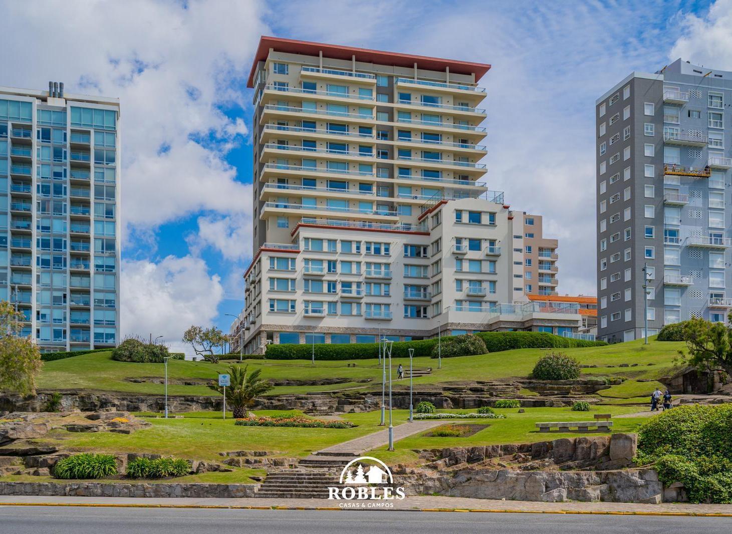 Departamento frente al mar, sobre el Parque San Martin
