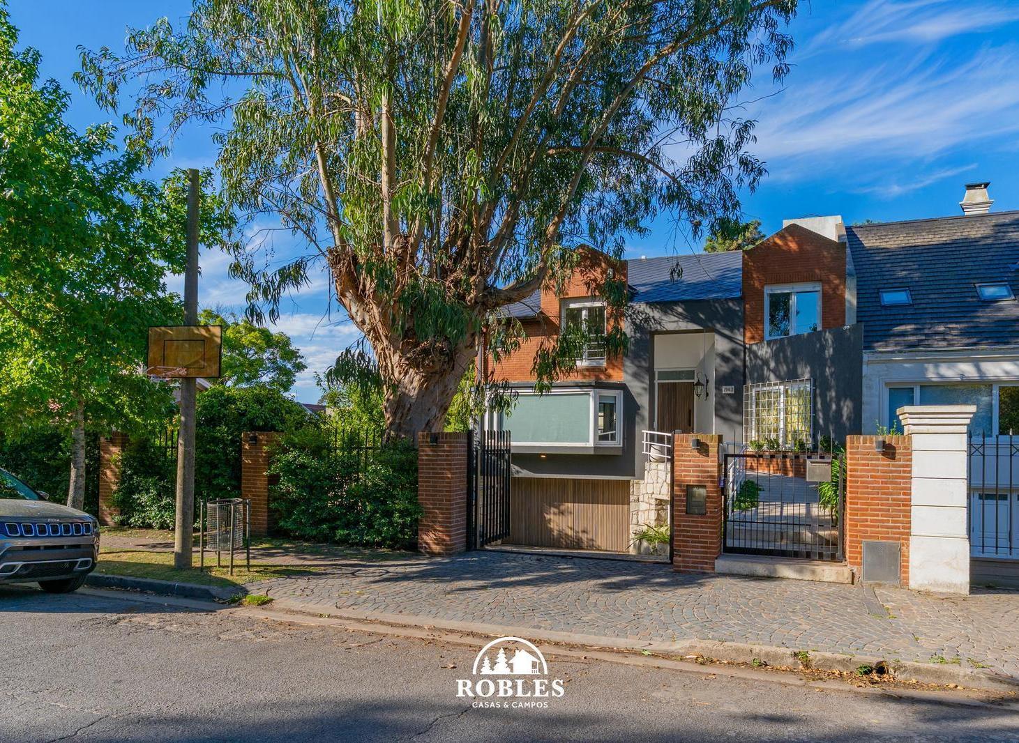 Importante Residencia estilo moderno