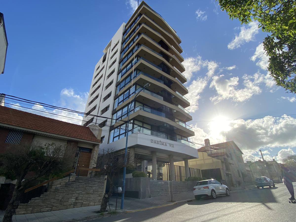 Excelente departamento en moderno edificio, en zona Playa Grande. TOUR VIRTUAL
