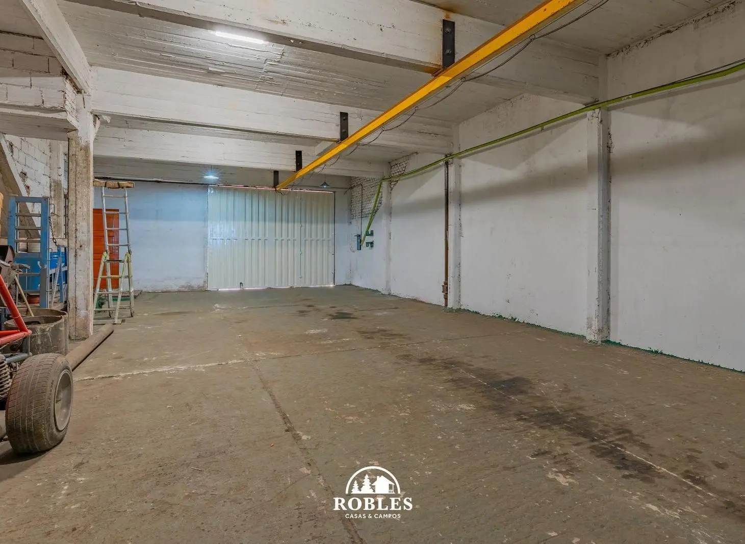 Deposito con vivienda en planta alta, en zona Puerto 2