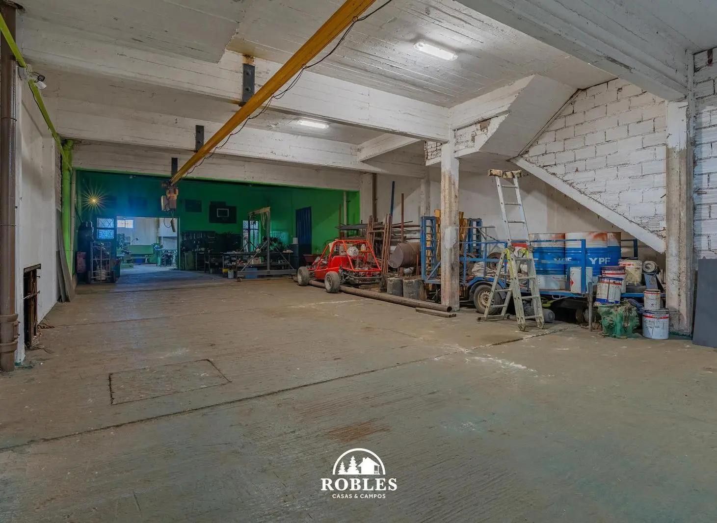 Deposito con vivienda en planta alta, en zona Puerto 3