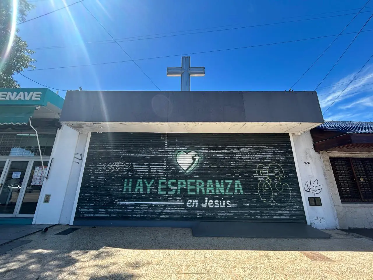 Local comercial con deposito, sobre Av. Jara 1