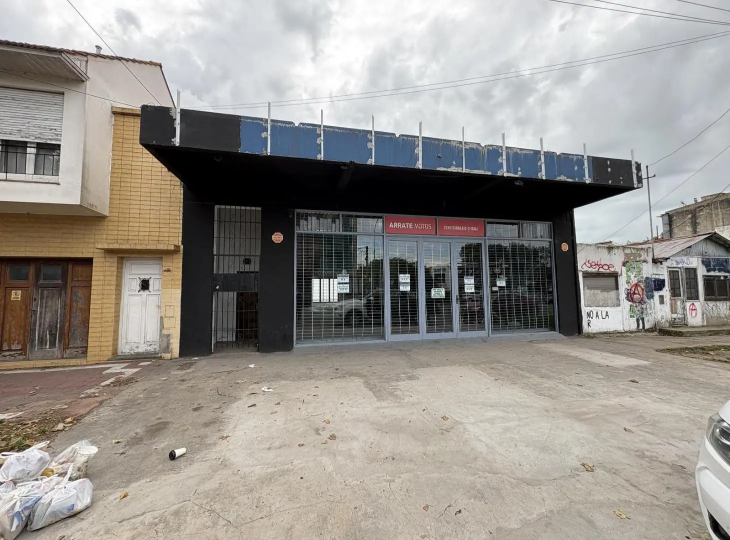 Importante local comercial sobre Av. Colon 3