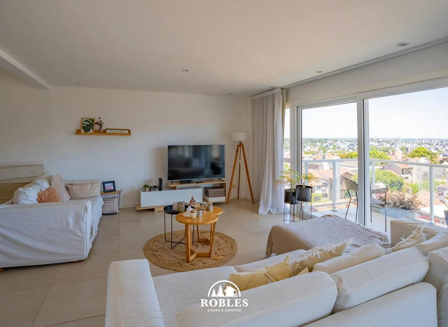 Importante piso con vista al mar, en moderno edificio 3