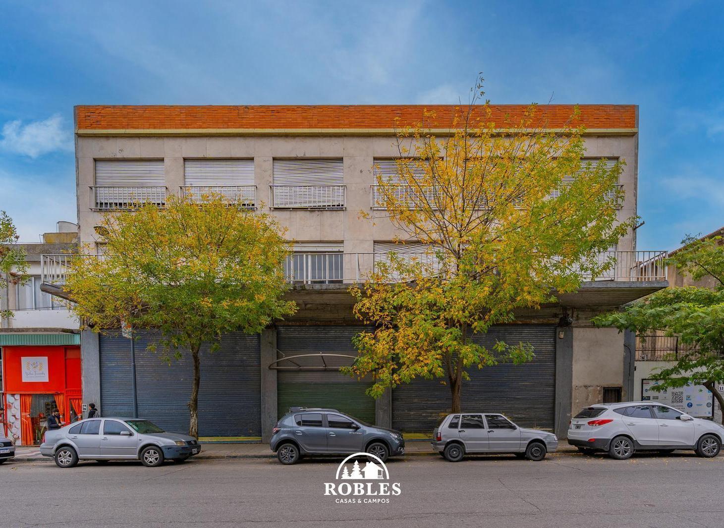 Foto de Dos oficinas en block sobre calle 12 de Octubre, imagen 2