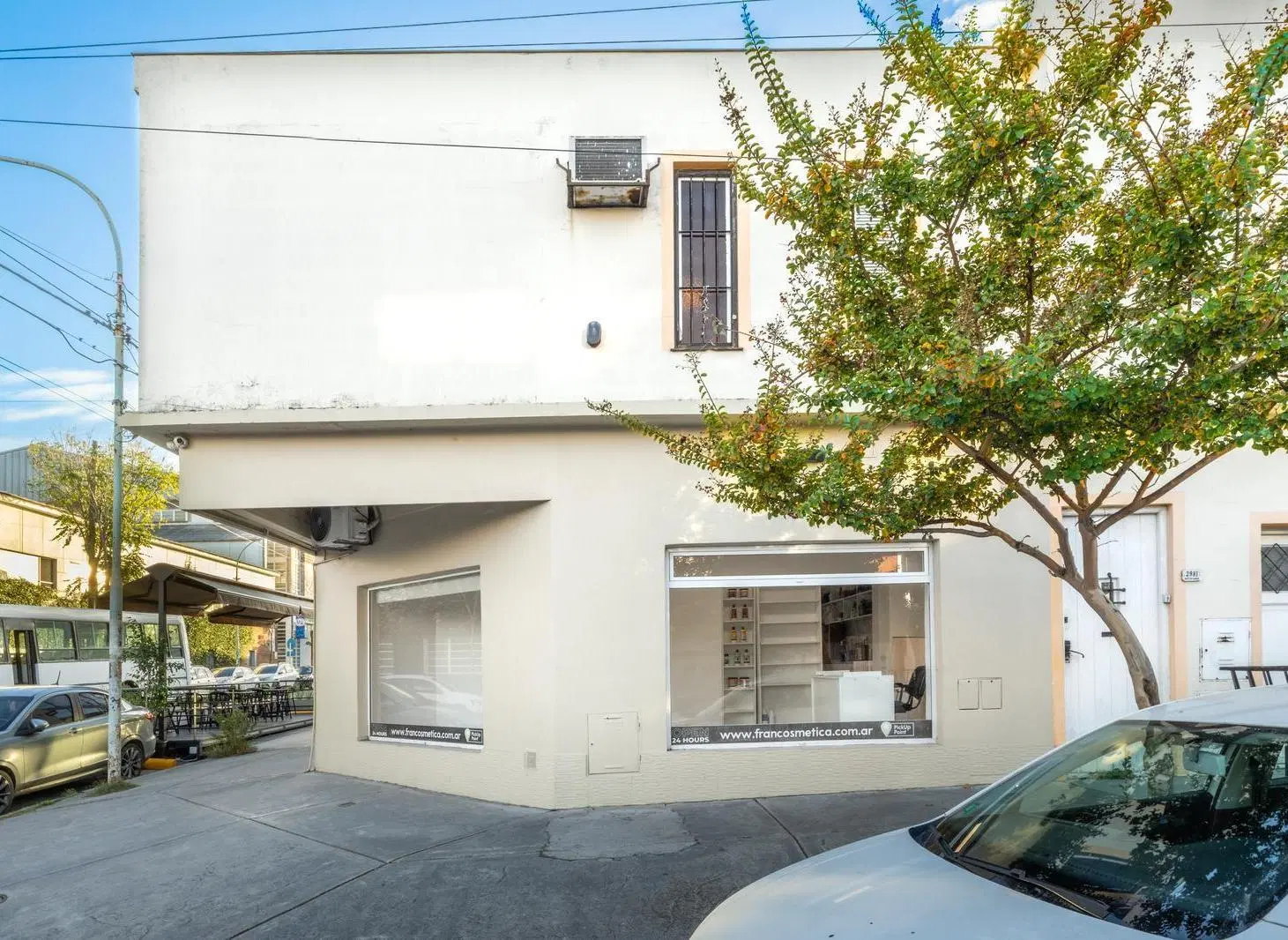 Local comercial en el entorno del barrio Chauvin 2