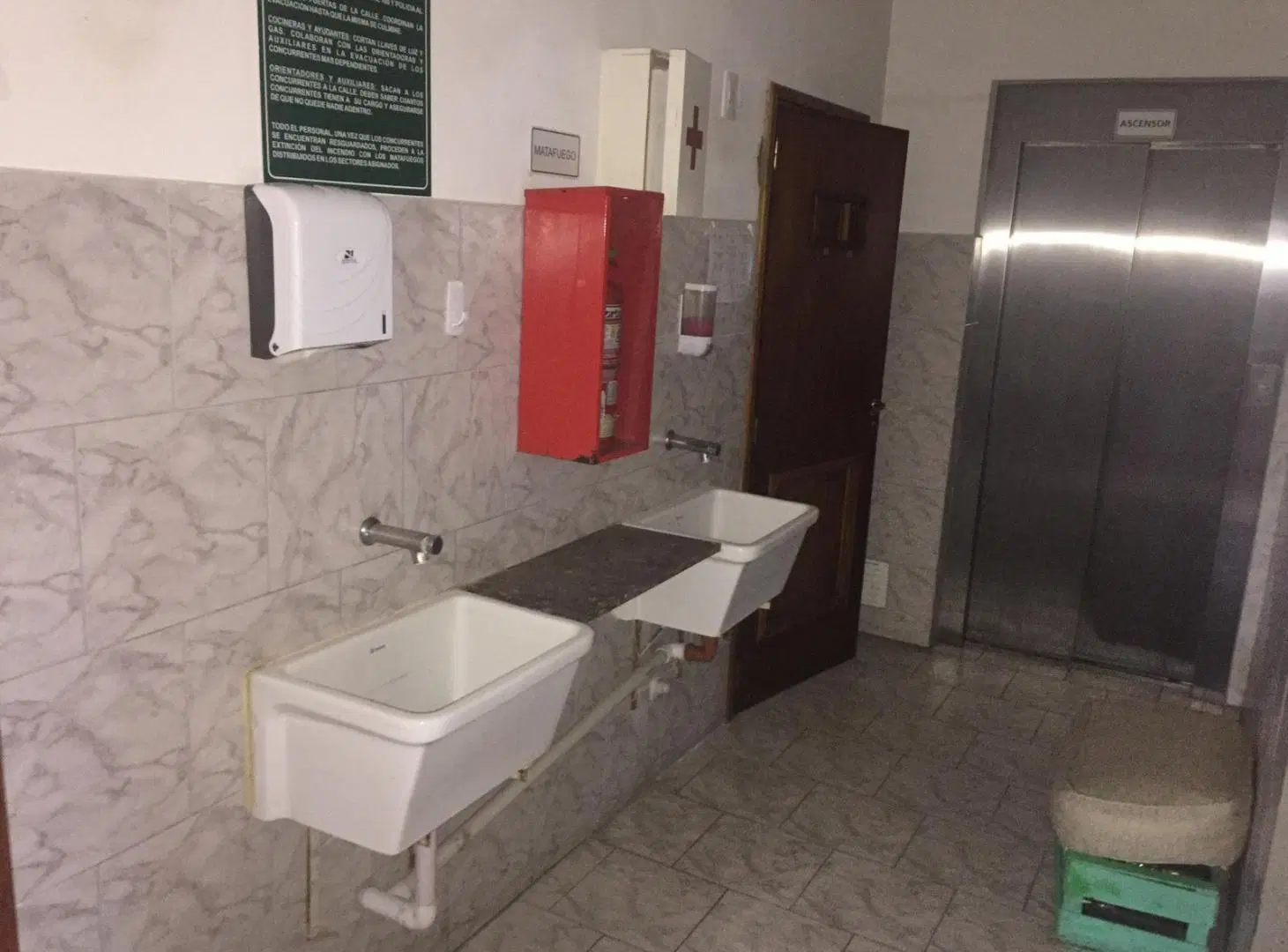 Edificio de tres plantas en barrio 9 de Julio, ideal para hogar, institución o establecimiento. 2