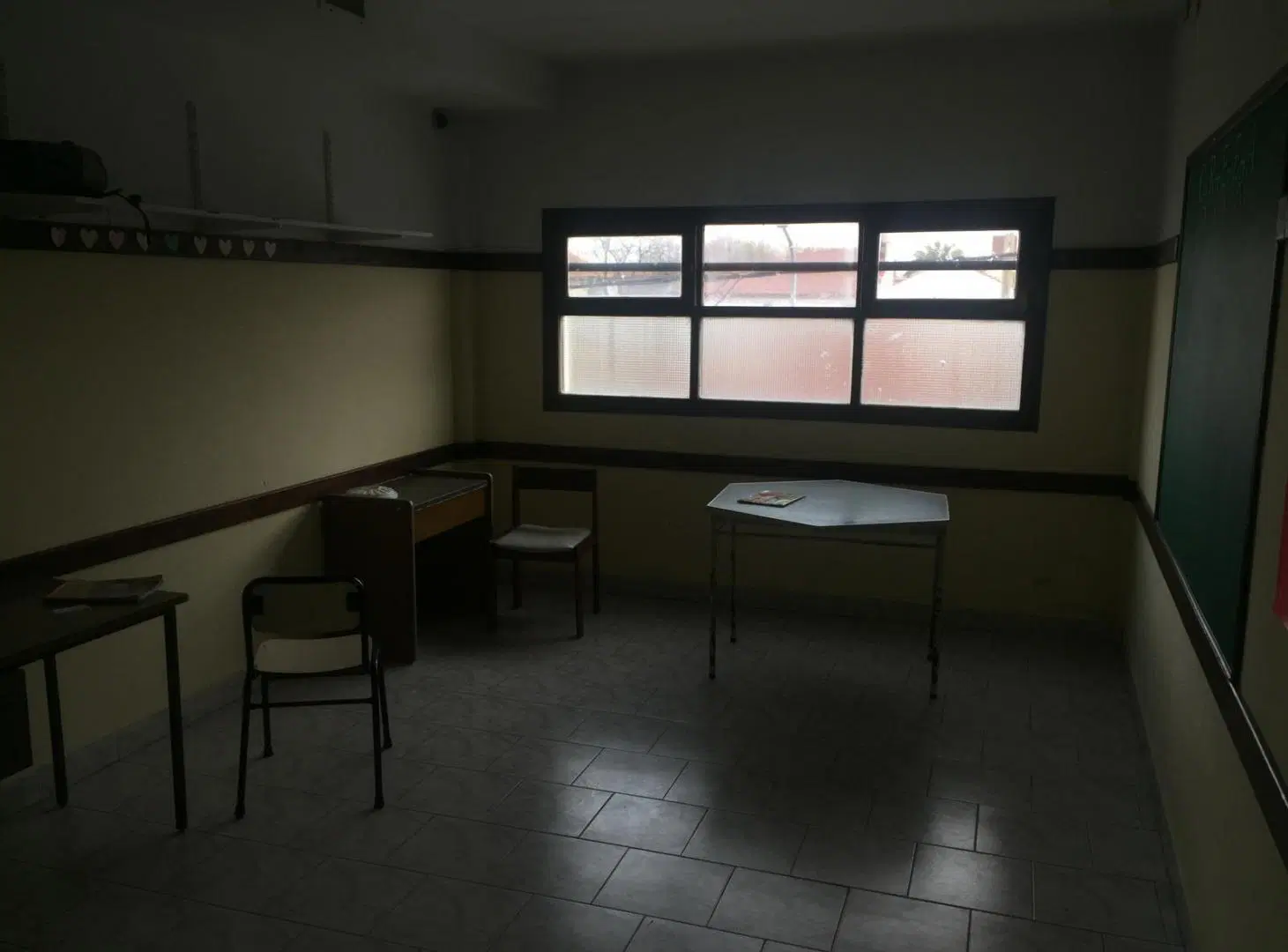 Edificio de tres plantas en barrio 9 de Julio, ideal para hogar, institución o establecimiento. 3