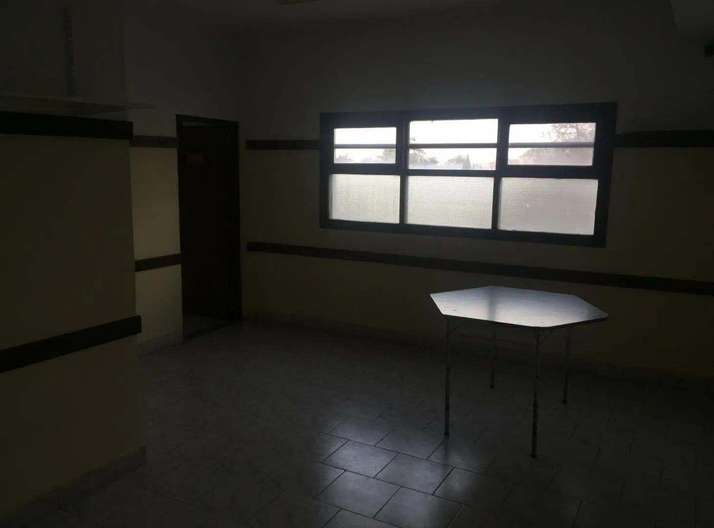 Edificio de tres plantas en barrio 9 de Julio, ideal para hogar, institución o establecimiento. 4