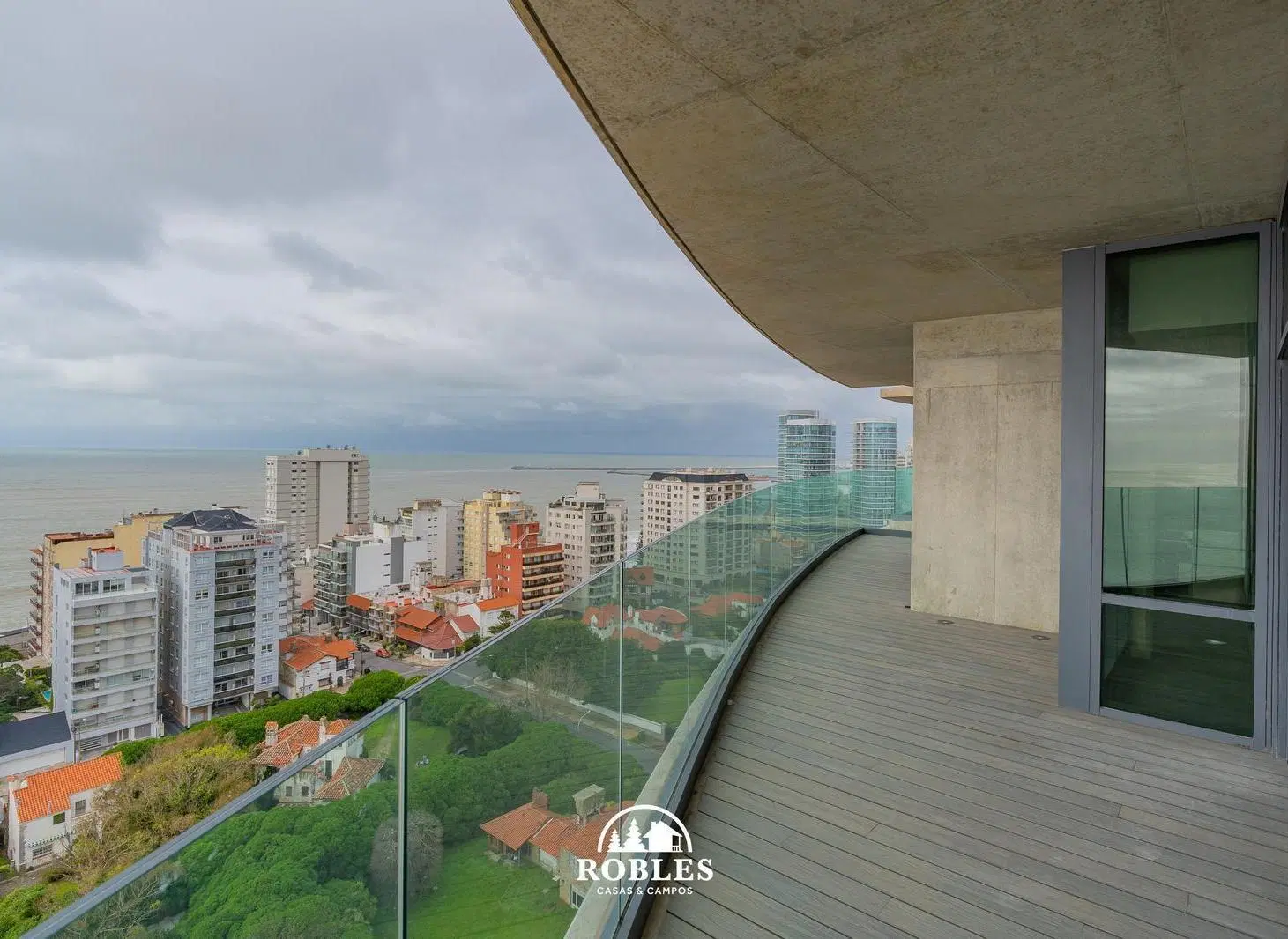 Departamento con excelentes vistas, en edificio de categoría 3
