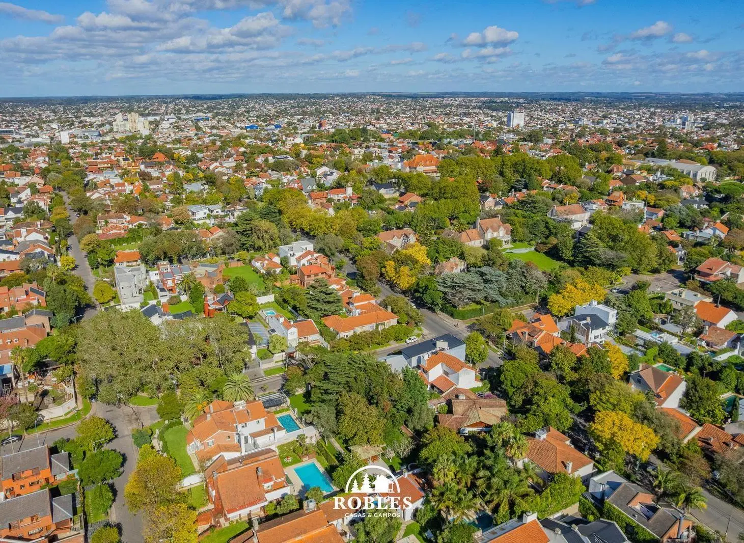 Lote único en el barrio Los Troncos 1