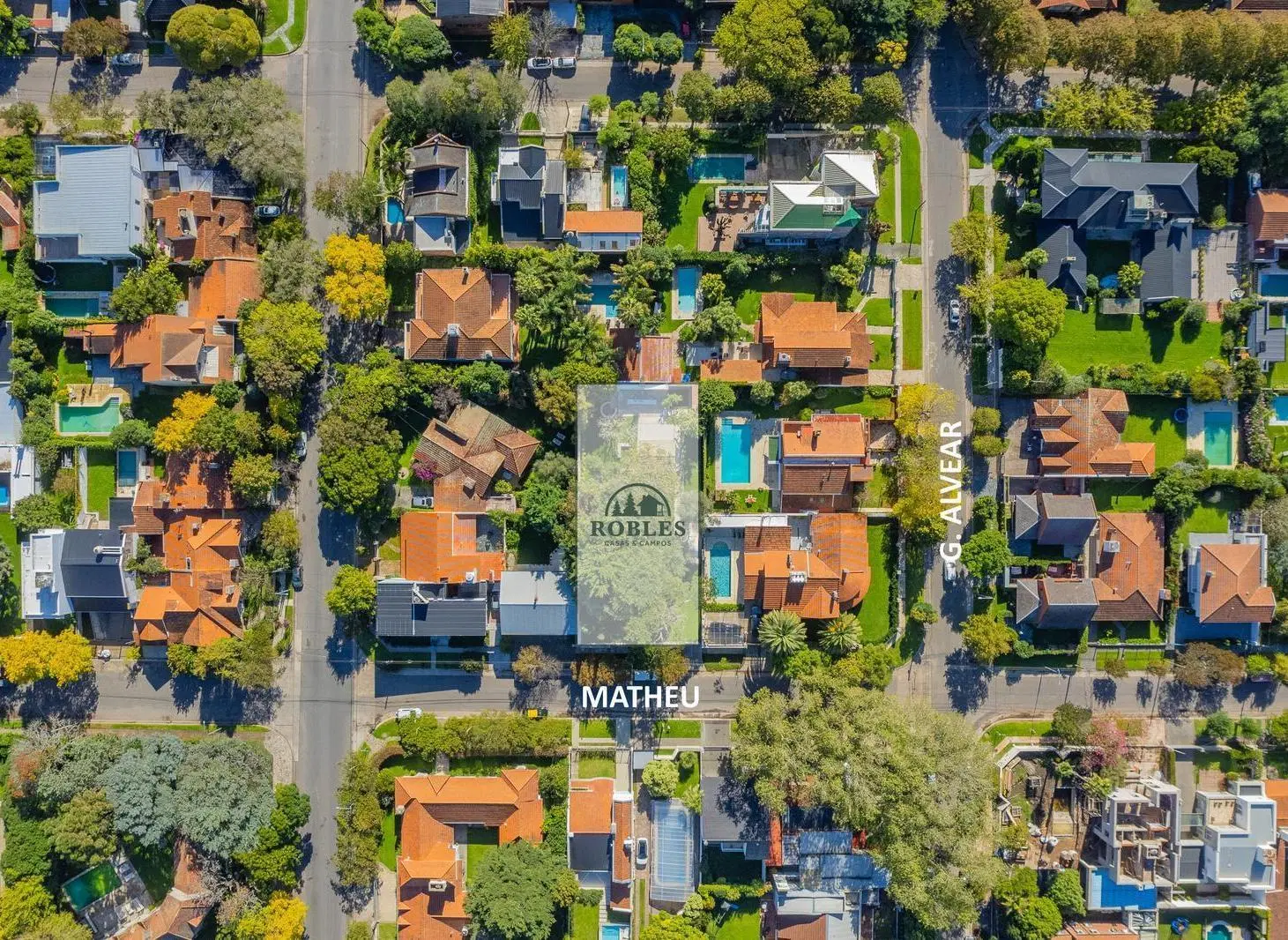 Lote único en el barrio Los Troncos 8