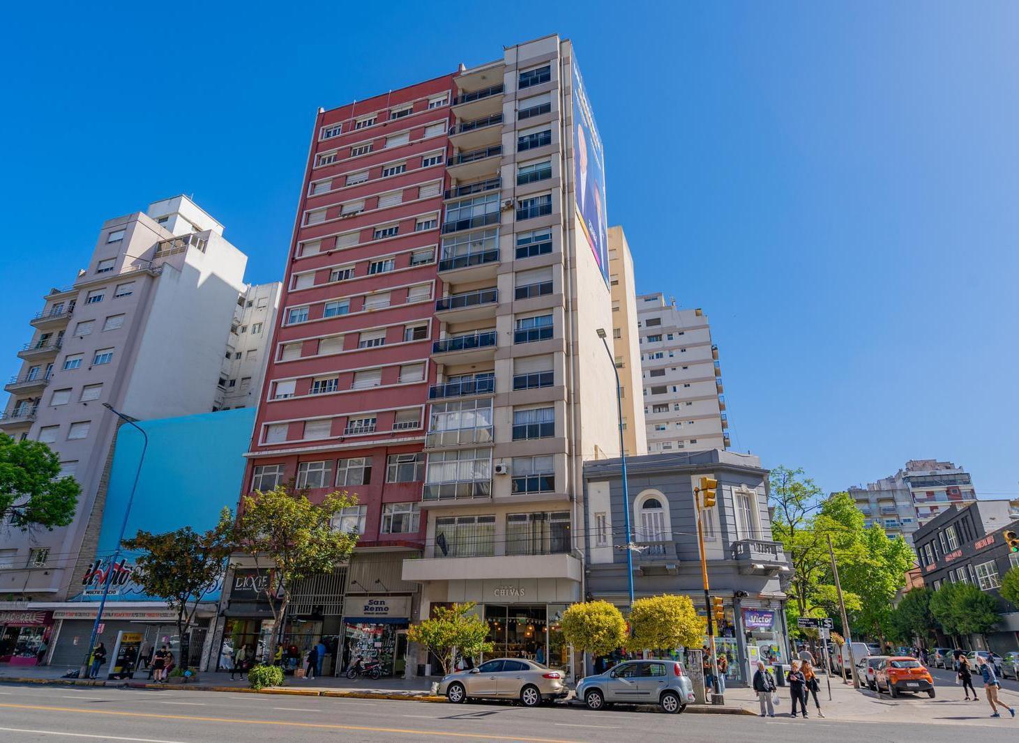 Piso sobre Av. Luro, en el Centro de Mar del Plata.