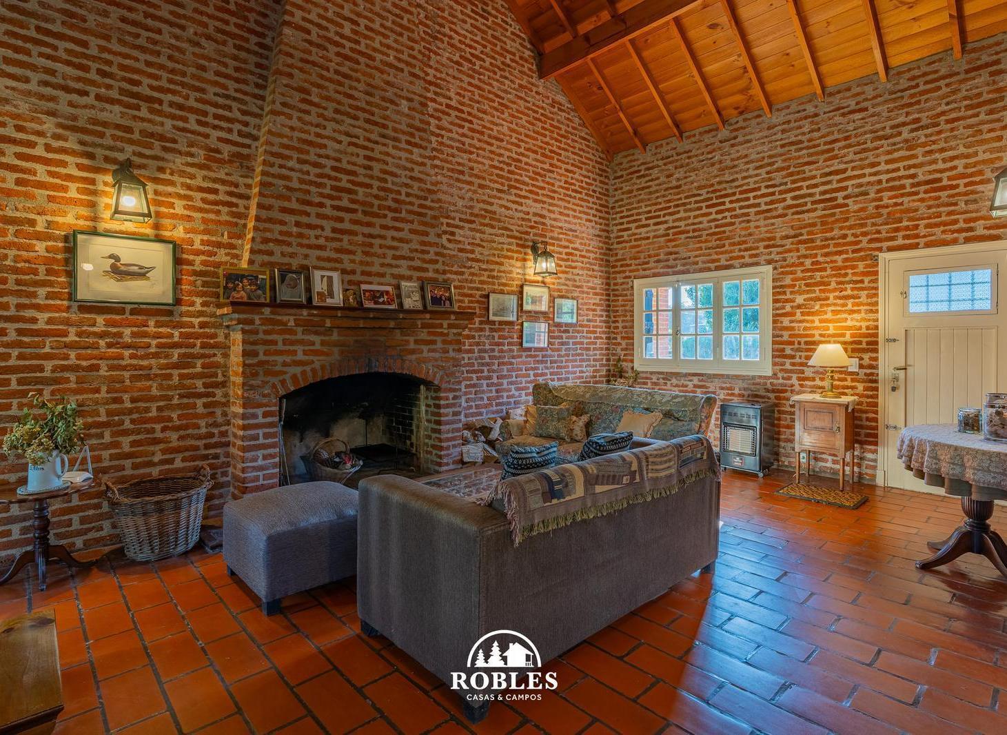 Foto de Casa estilo campo sobre importante lote en Chapadmalal, imagen 2