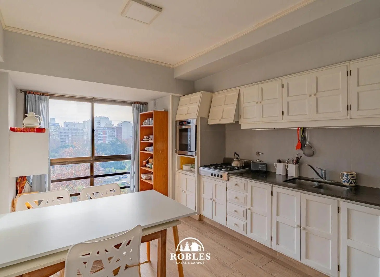 Piso cuatro ambientes en Plaza Mitre 2