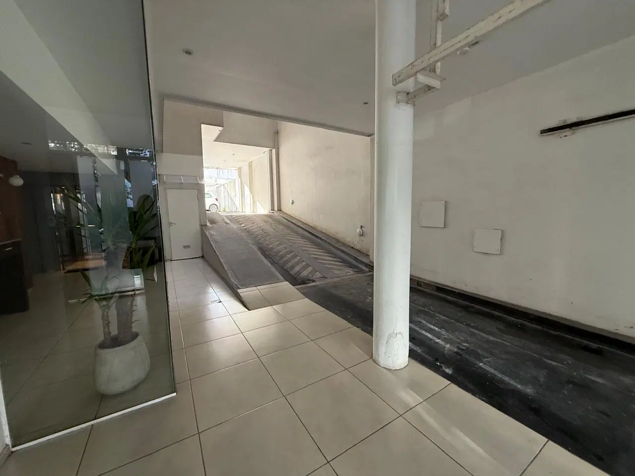 Duplex tres ambientes sobre Av. Libertad 5