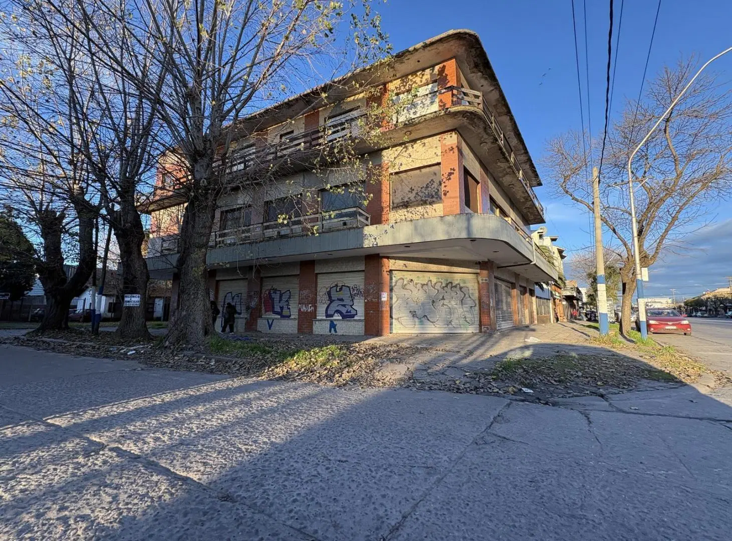 Propiedad comercail en esquina de Av. Juan B Justo 1