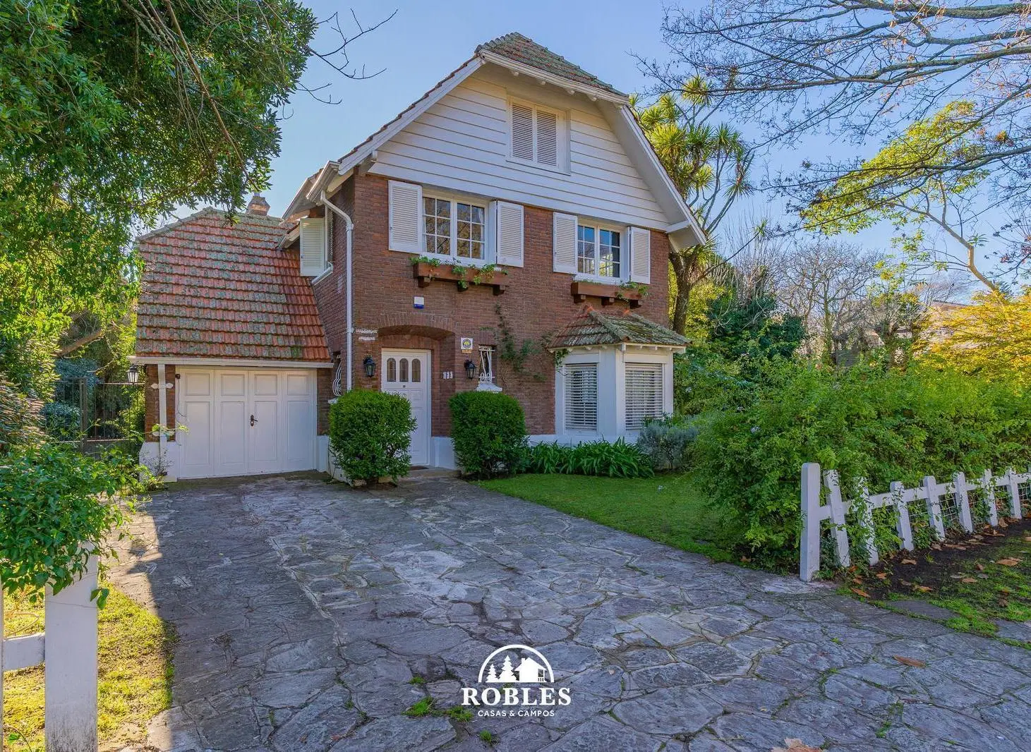 Residencia en el excelente entorno de Los Troncos 1
