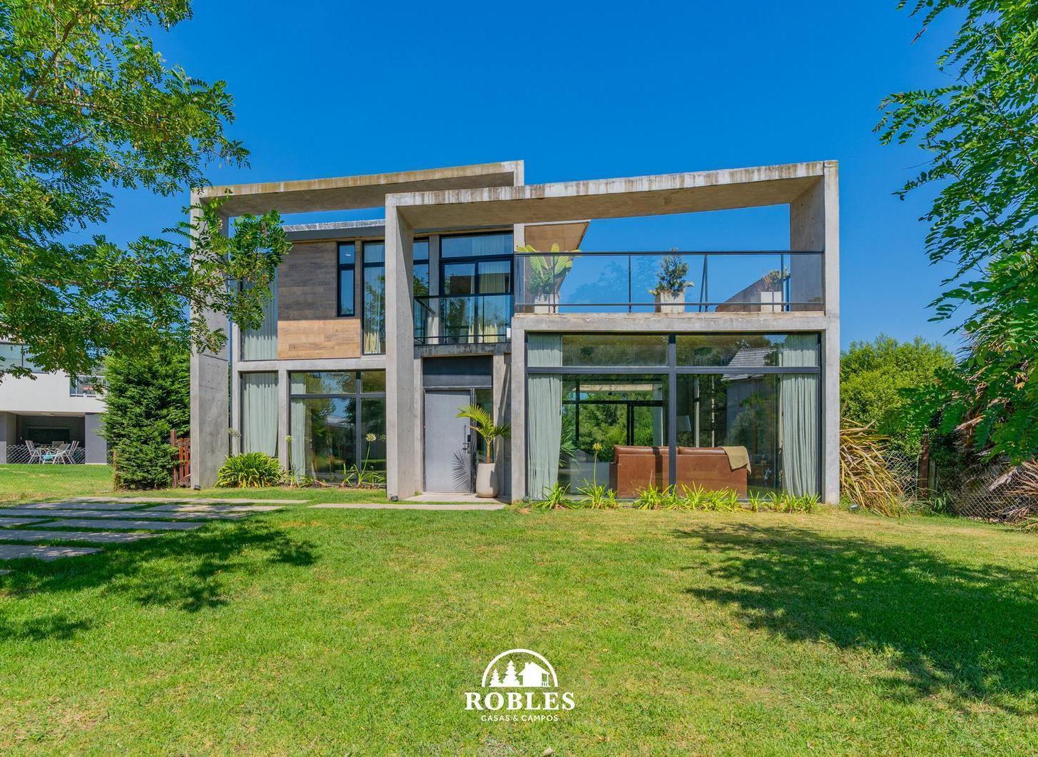 Casa estilo moderno en el barrio Arenas del Sur