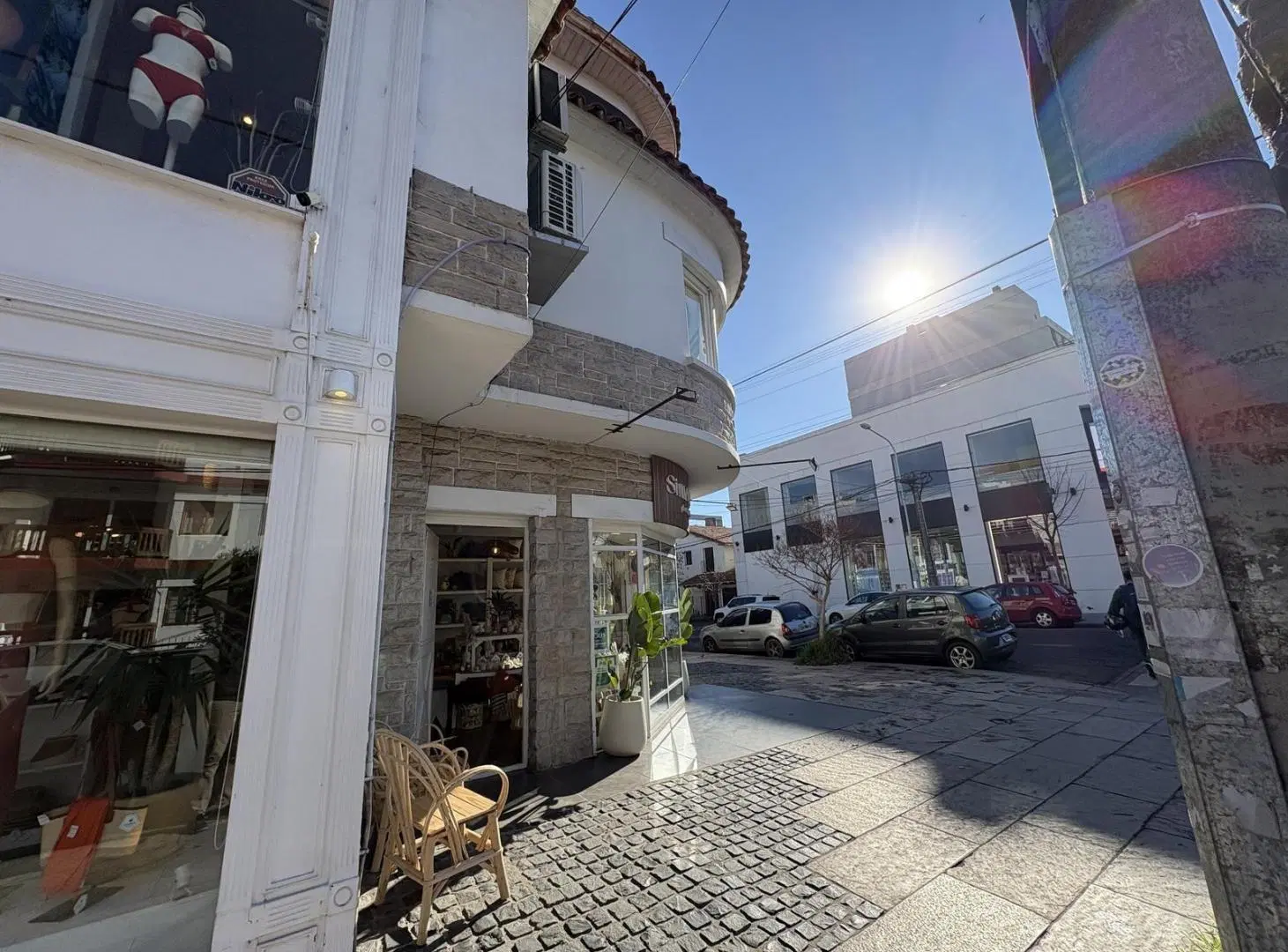 Local en excelente esquina de calle Alem 5