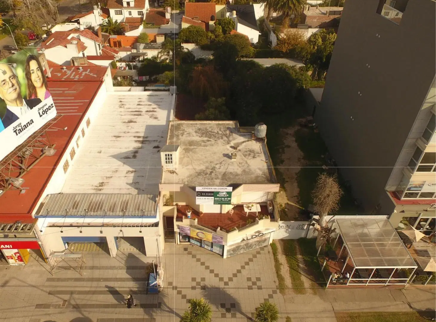 Local comercial con vivienda sobre Av. Constitucion 3