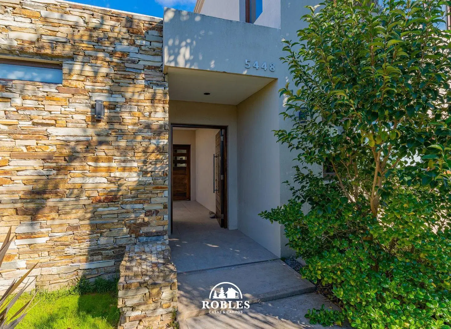 Casa estilo moderno en el barrio Constitucion 3