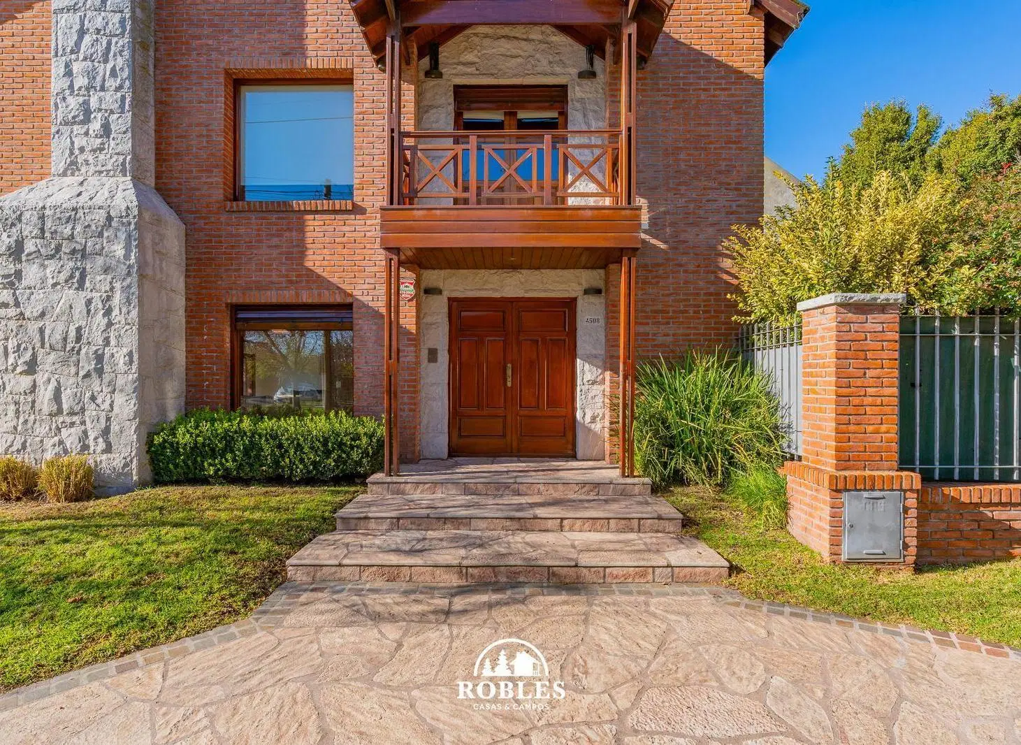 Chalet en esquina del barrio San Carlos 4