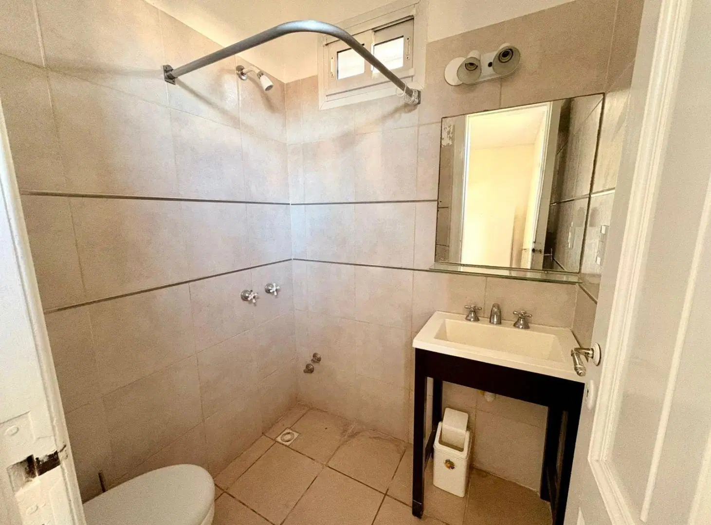 Pintoresco chalet para uso profesional en esquina de Stella Maris 8