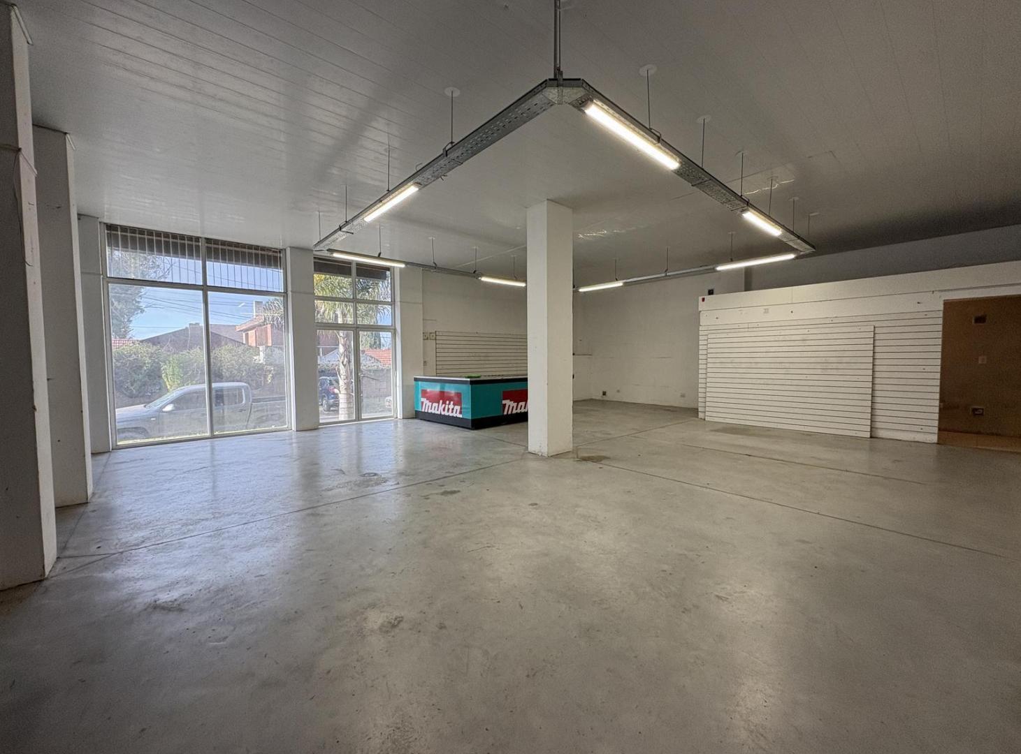 Foto de Local comercial en esquina de Av. Edison, imagen 3