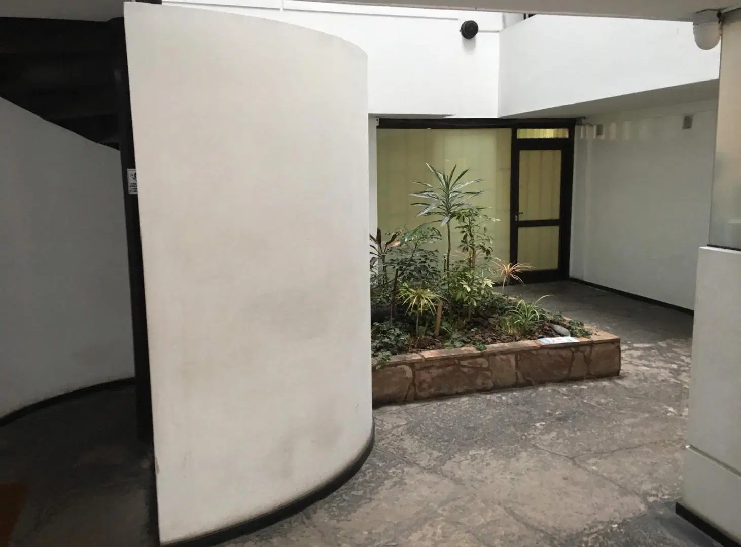Departamento sobre calle Alem, a metros del mar. 5