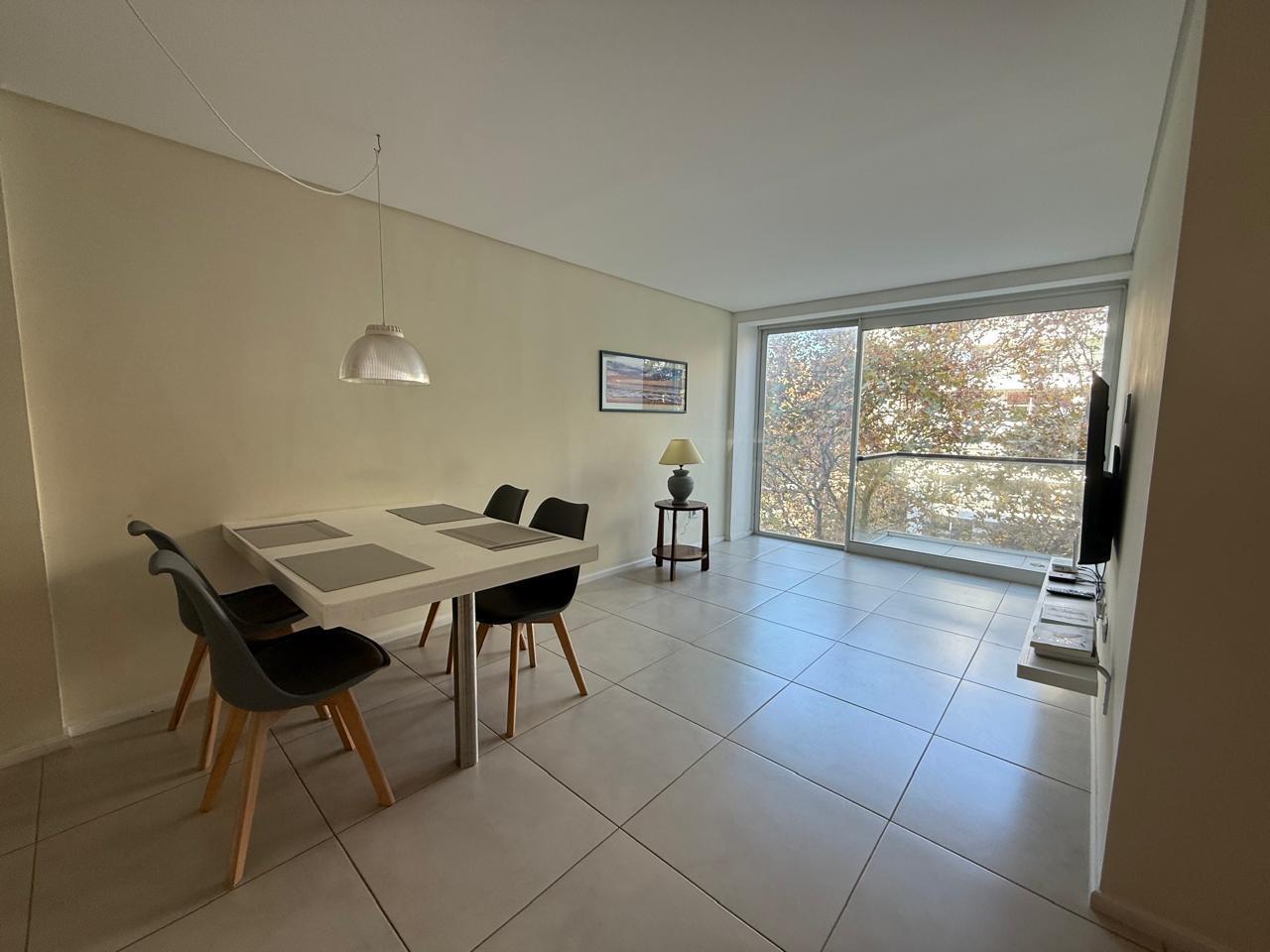 Duplex tres ambientes sobre Av. Libertad