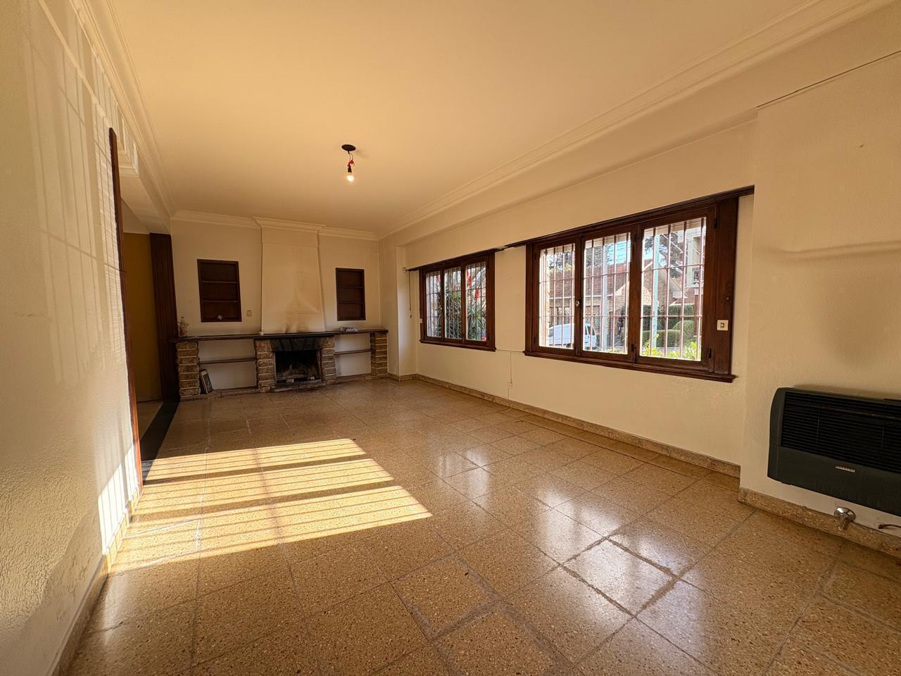 Foto de Chalet comercial sobre excelente esquina de Playa Grande, imagen 5