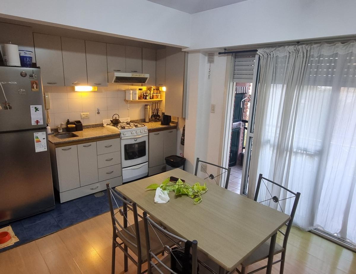 Venta de departamento de dos ambientes en Castelar