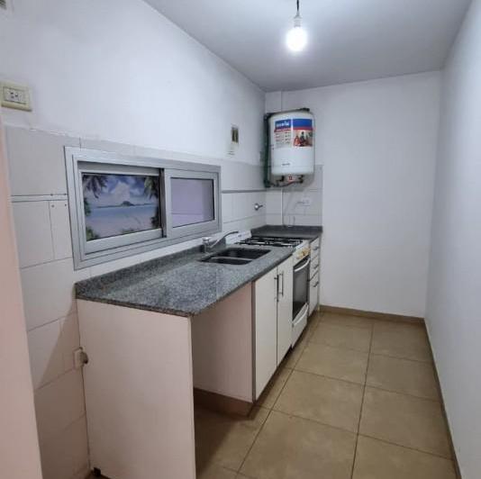 Departamento de 2 amb. con cochera cubierta en Moron Sur 4