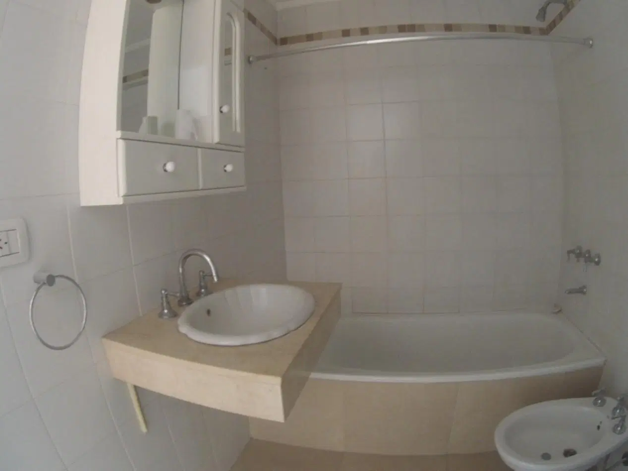 Departamento 2 amb. en planta baja con cochera 3