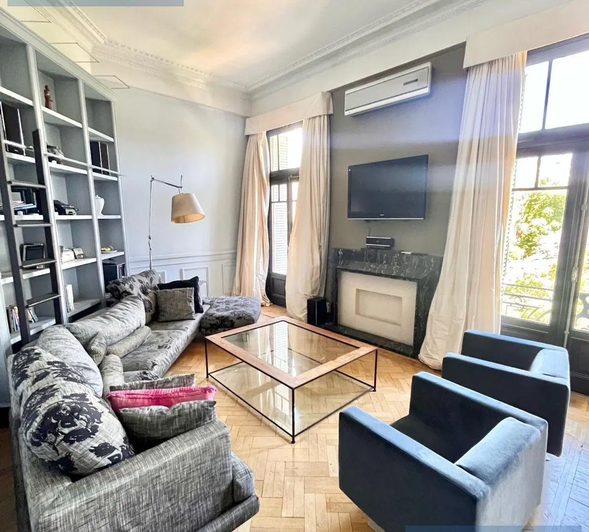 Espectacular departamento en Arroyo y Carlos Pellegrini 5
