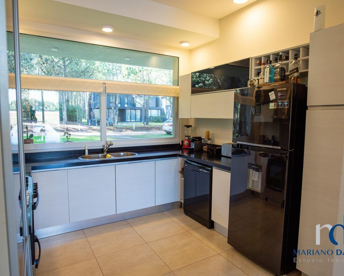 Foto de Casa en Venta 3 Dormitorios con Pileta en Pinamar La Herradura Barrio, imagen 2