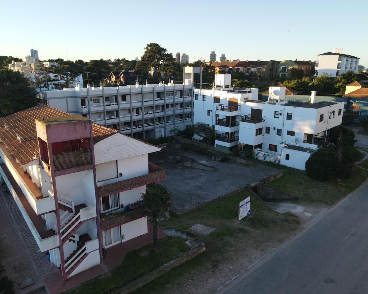 Complejo de Departamentos en Venta en PInamar Zona Centro Playa