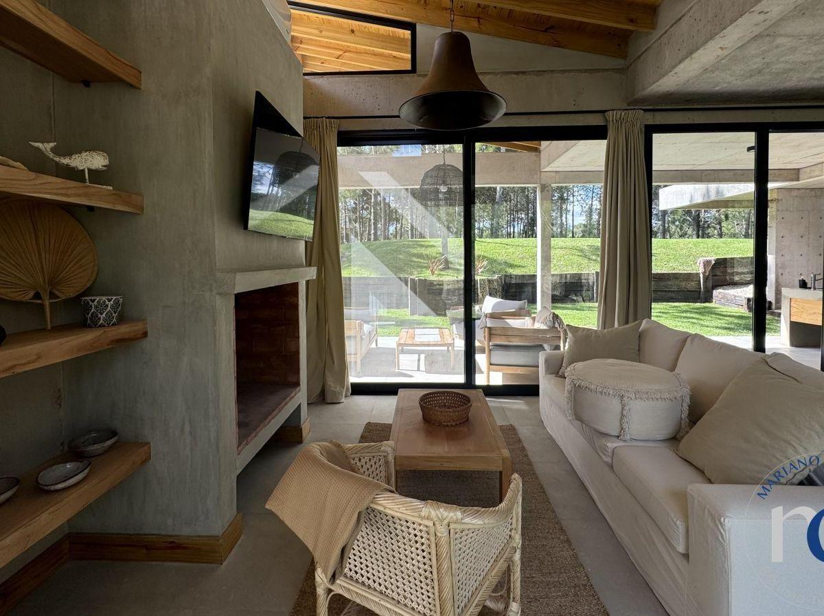Foto de Casa en Venta 3 Dormitorios en Villa Robles Barrio Privado, imagen 3